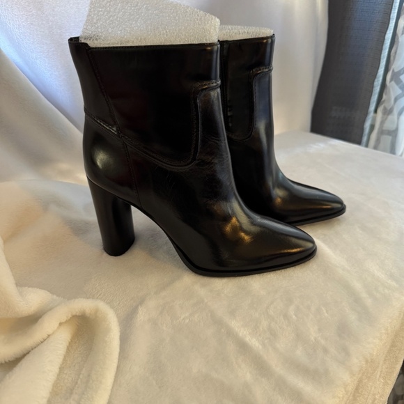 Vince Camuto Epandra Bootie - Picture 2 of 9